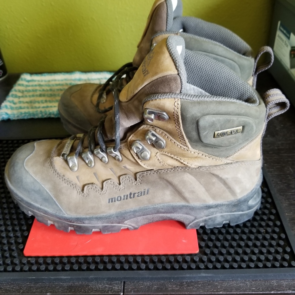 Montrail Torre GTX Vibram Hiking Boots 9